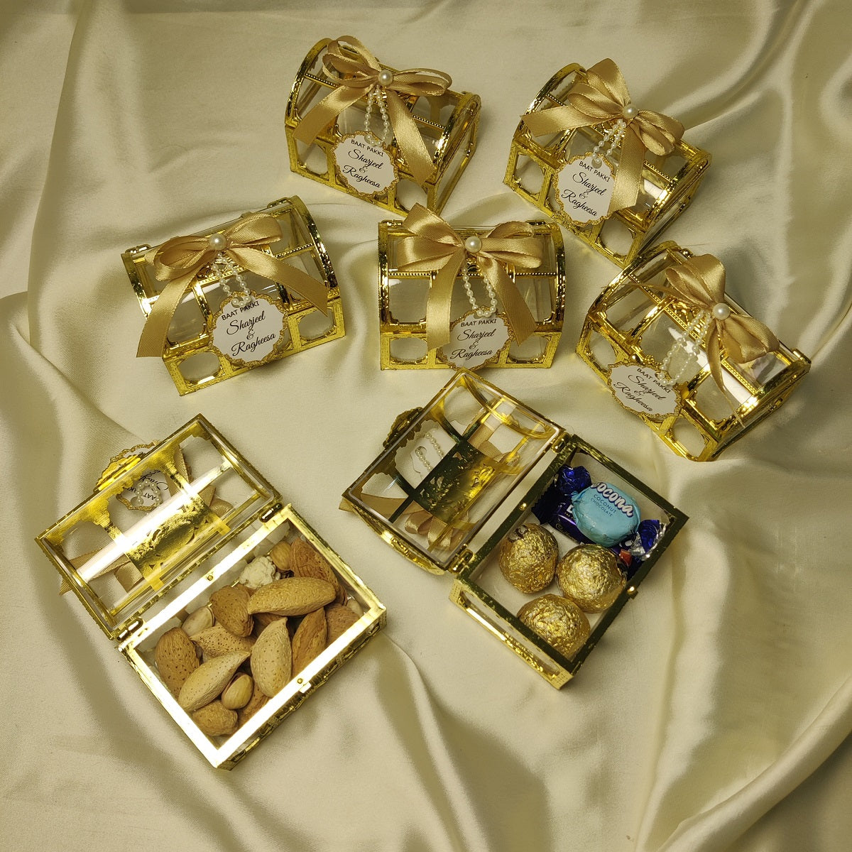 Golden Treasure/Tijori Box with Double Ribbon,Pearl & Tag