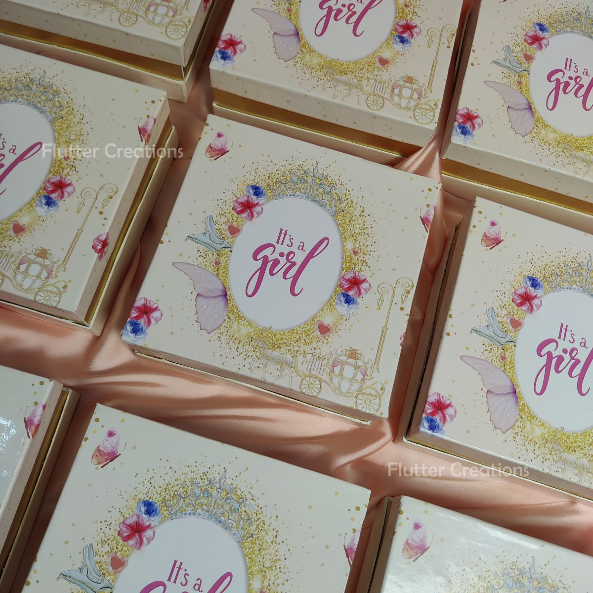 Baby Girl Announcement Golden Support Box