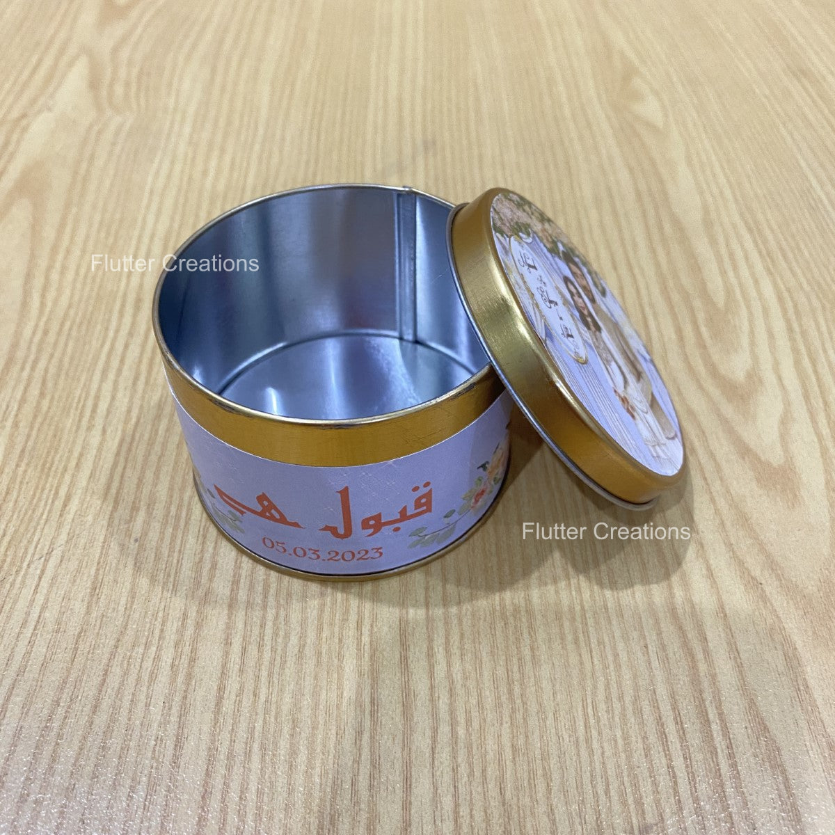 Wedding Customized Tin Bidh Box with Custom Illustration of Bride & Groom