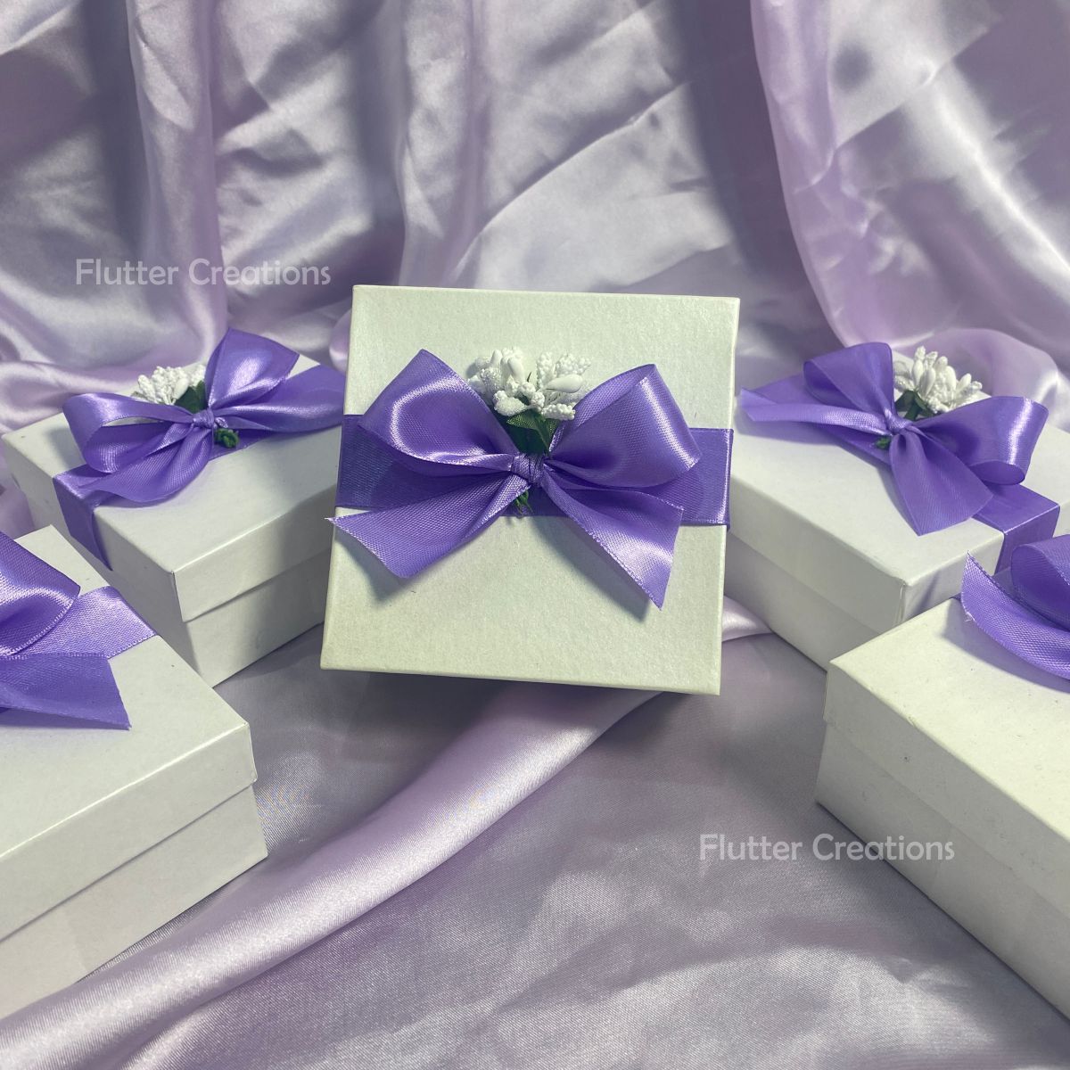 Gift Box with Ribbon, Stamen & Tag (Purple)