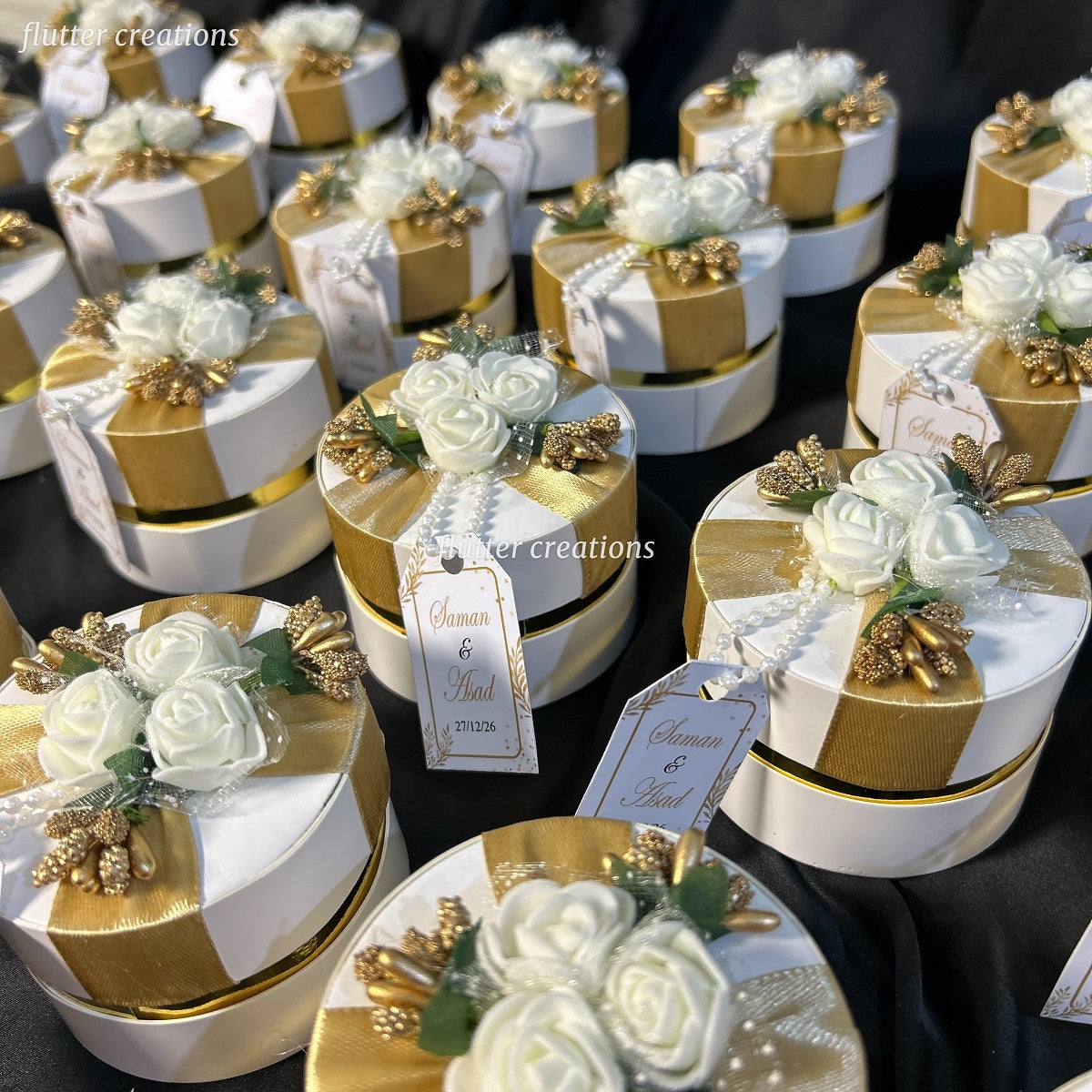 Round shape Nikkah Bid/Wedding Favors Box with Stamen Flowers