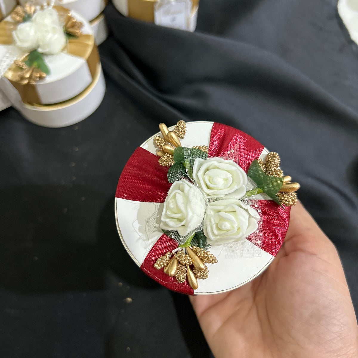 Round shape Nikkah Bid/Wedding Favors Box with Stamen Flowers