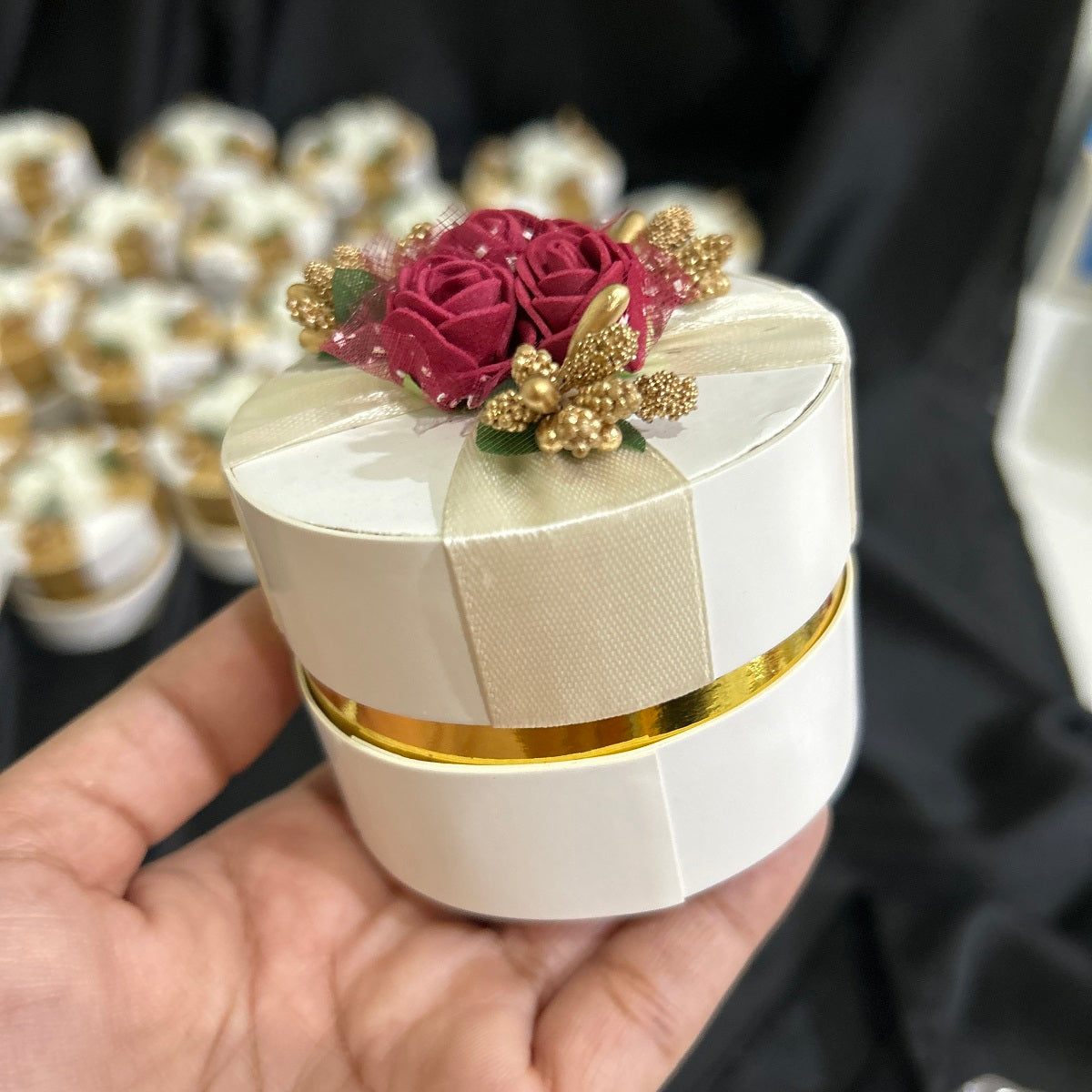 Round shape Nikkah Bid/Wedding Favors Box with Stamen Flowers