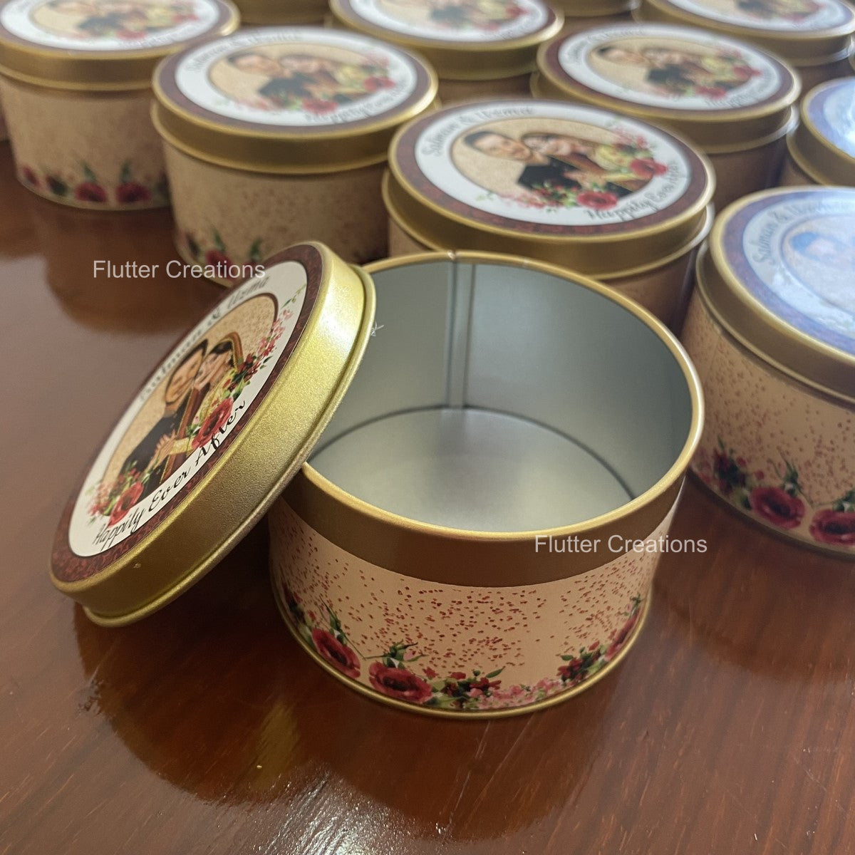 Wedding Customized Tin Bidh Box with Custom Illustration of Bride & Groom