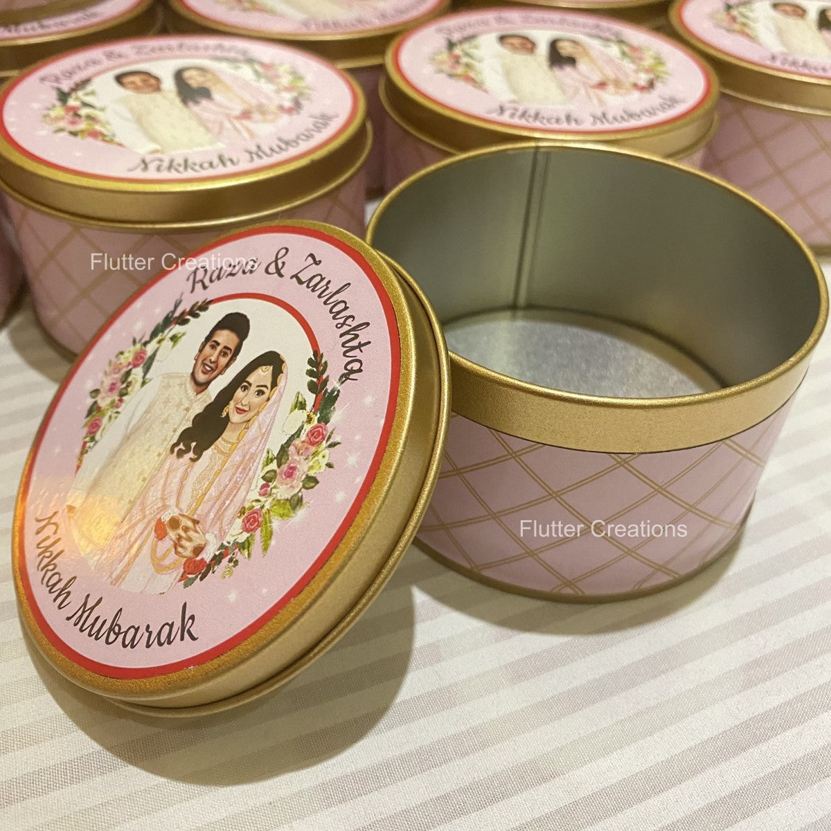 Wedding Customized Tin Bidh Box with Custom Illustration of Bride & Groom