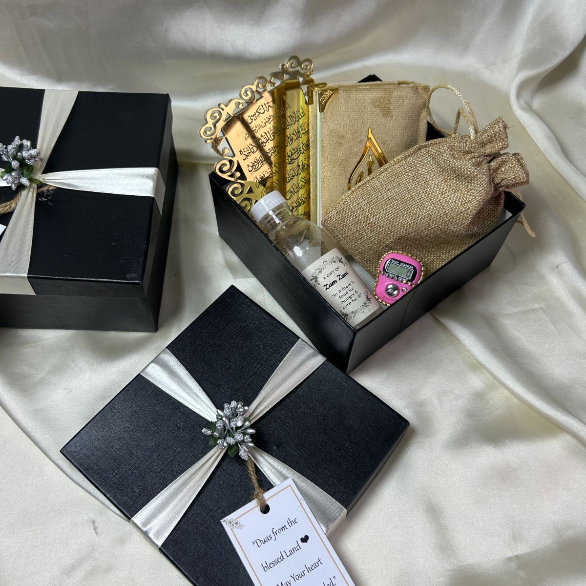 Umrah Box with Stamen Flower