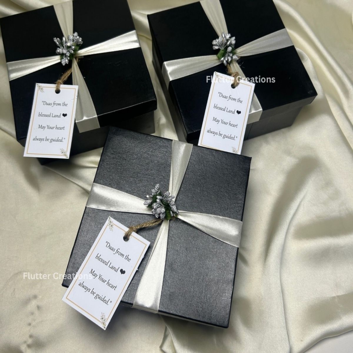 Umrah Box with Stamen Flower