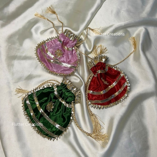 Gota Silk Pouch With Border lace
