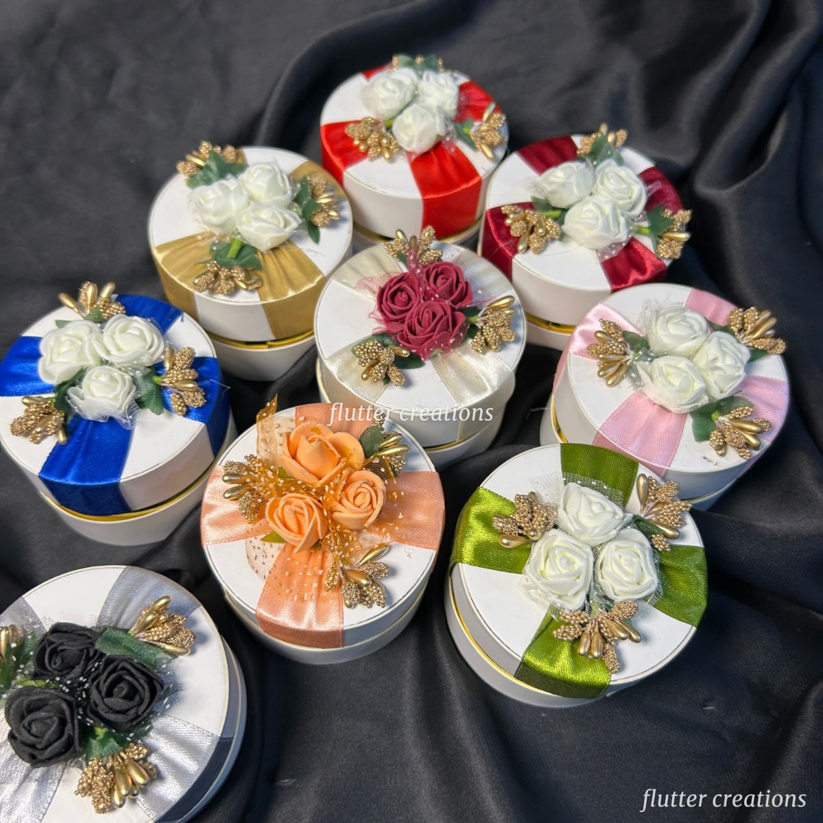Round shape Nikkah Bid/Wedding Favors Box with Stamen Flowers