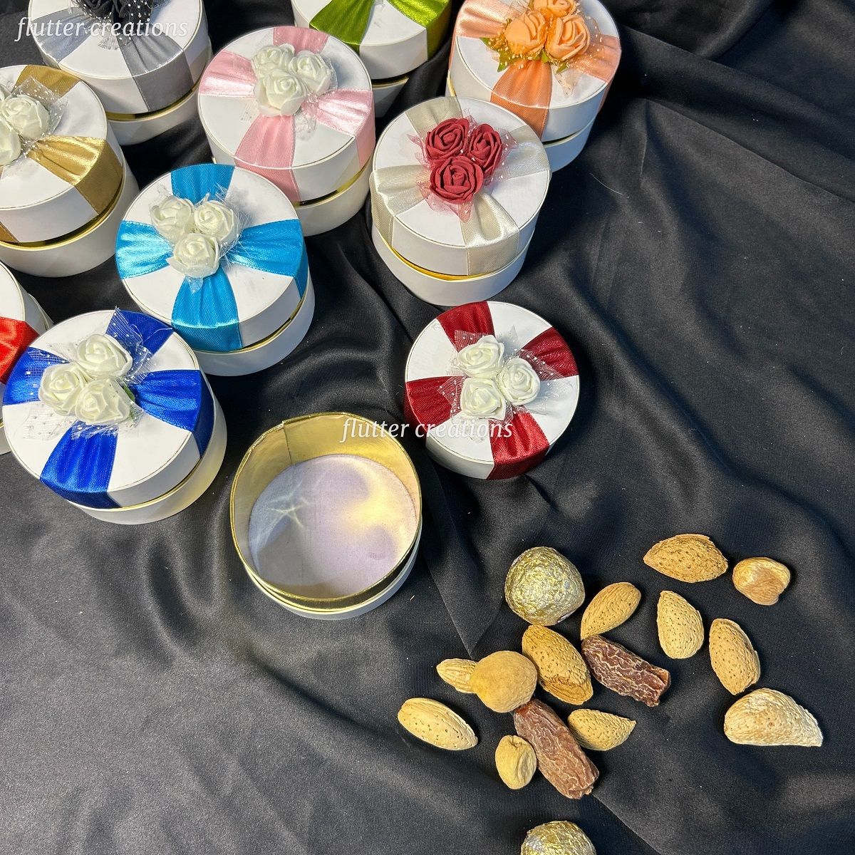 Round shape Nikkah Bid/Wedding Favors Box with Flowers