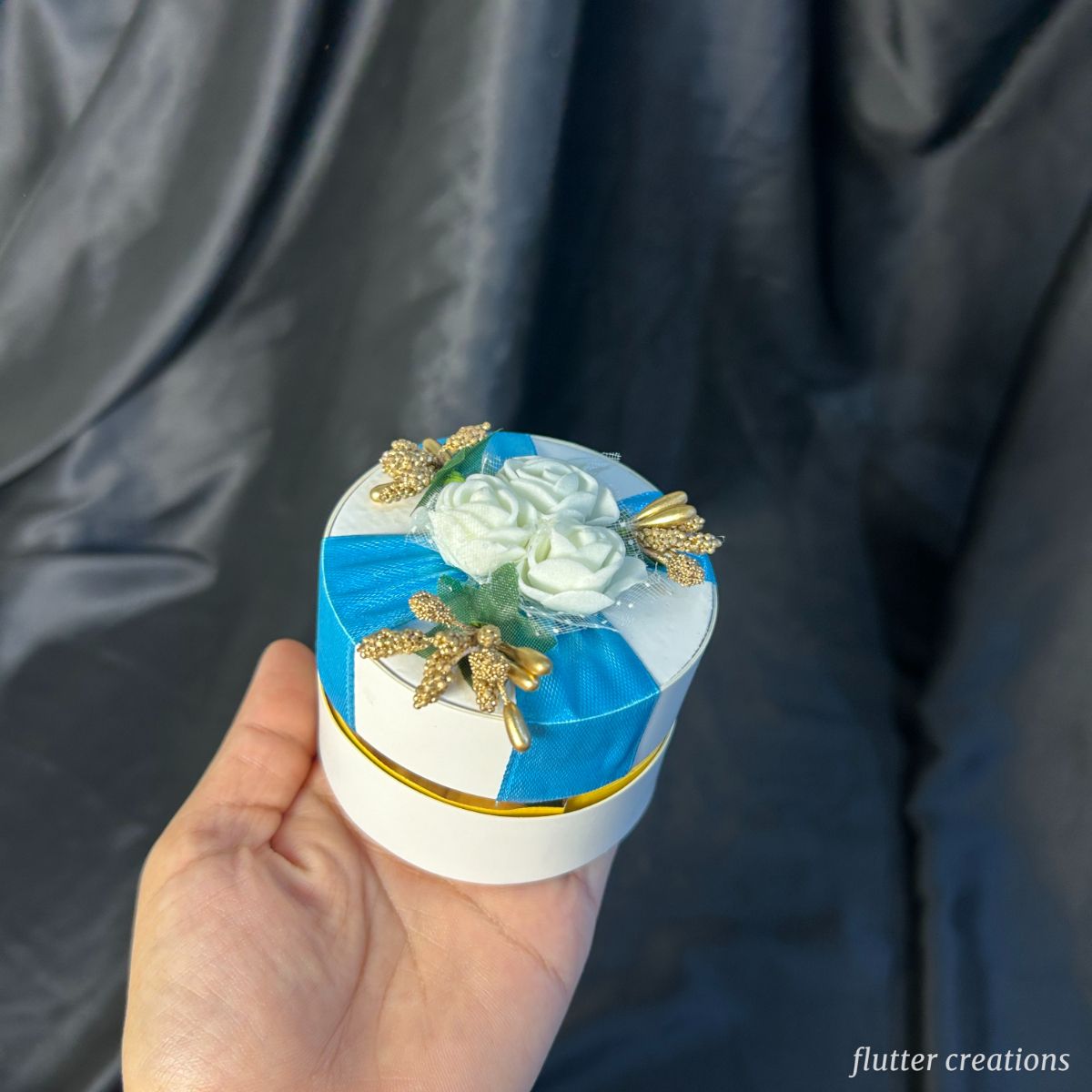 Round shape Nikkah Bid/Wedding Favors Box with Stamen Flowers