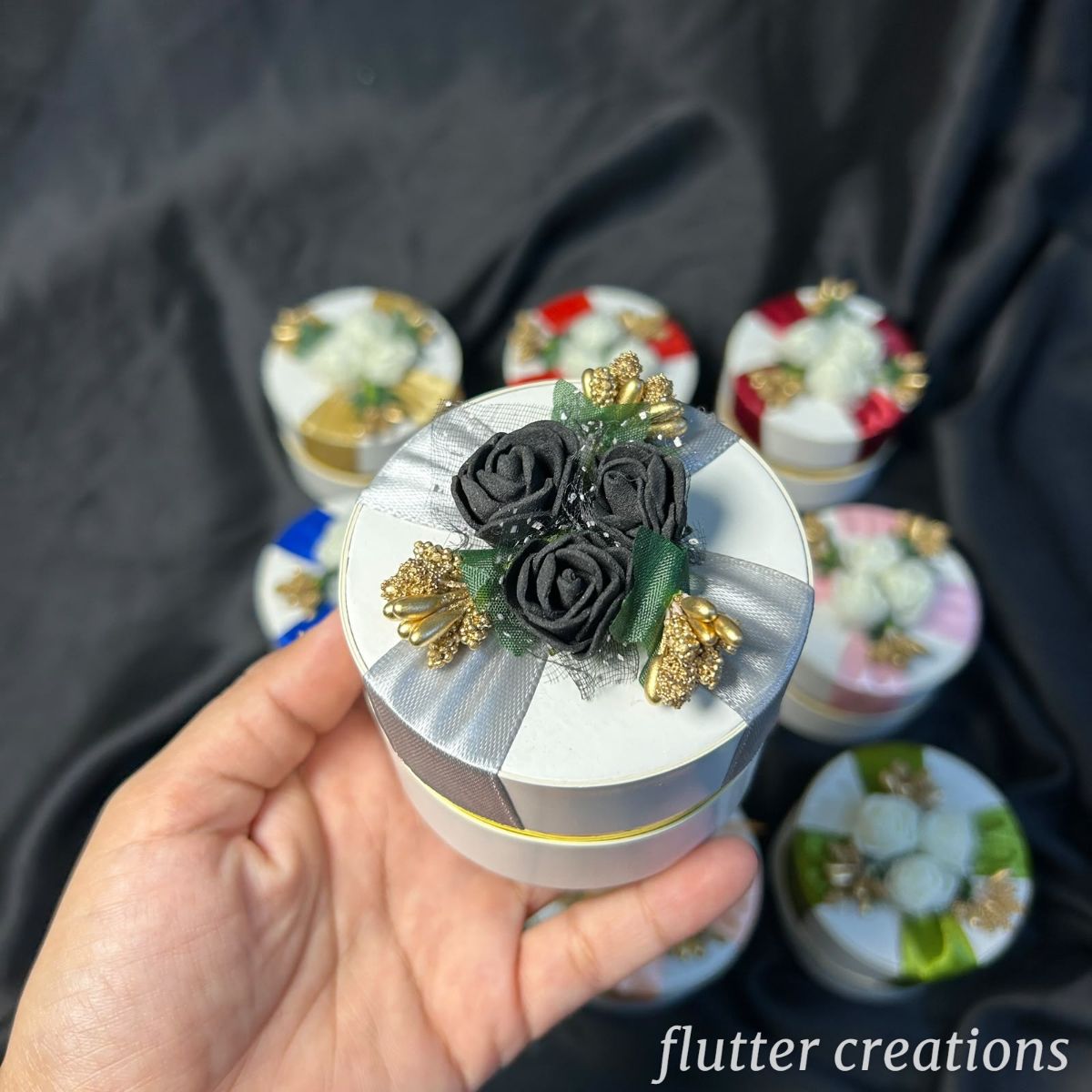 Round shape Nikkah Bid/Wedding Favors Box with Stamen Flowers